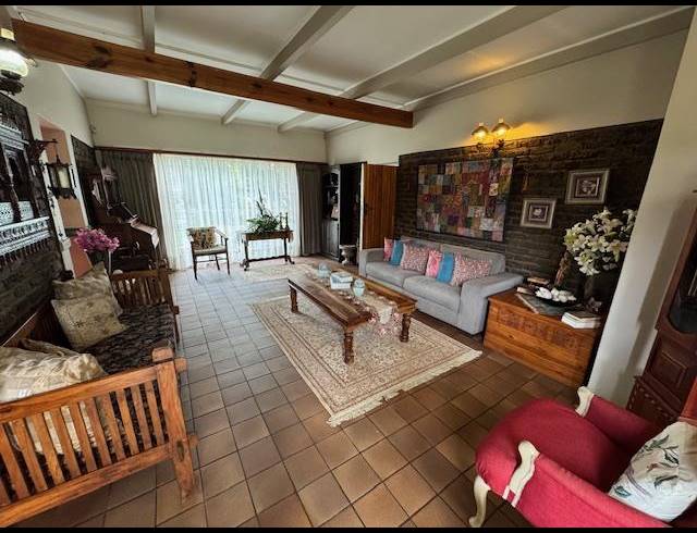 3 BEDROOM HOUSE FOR SALE IN BIRCHLEIGH